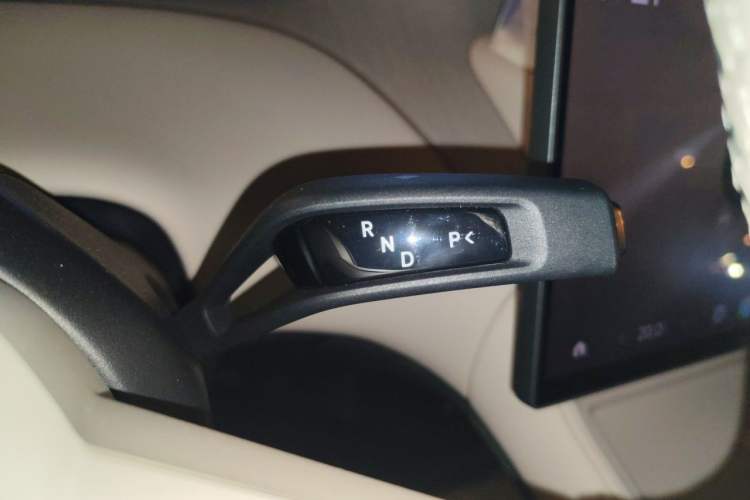 Used Xiaomi Auto YU7 2025 Ultra-Long Range High-Performance All-Wheel-Drive Max Edition Gear Lever