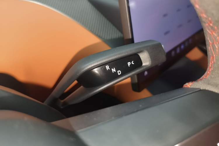 Used Xiaomi Auto YU7 2025 Ultra-Long Range High-Performance All-Wheel-Drive Max Edition Gear Lever