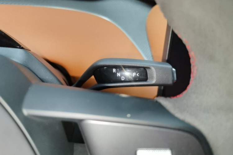 Used Xiaomi Auto YU7 2025 Ultra-Long Range High-Performance All-Wheel-Drive Max Edition Gear Lever