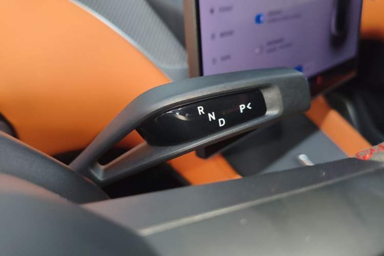 Used Xiaomi Auto YU7 2025 Ultra-Long Range High-Performance All-Wheel-Drive Max Edition Gear Lever