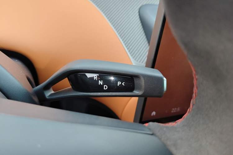 Used Xiaomi Auto YU7 2025 Ultra-Long Range High-Performance All-Wheel-Drive Max Edition Gear Lever