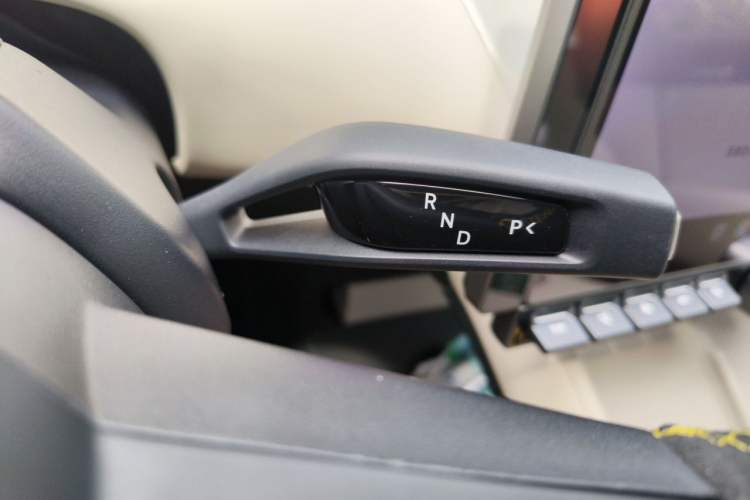 Used Xiaomi Auto YU7 2025 Ultra-Long Range High-Performance All-Wheel-Drive Max Edition Gear Lever
