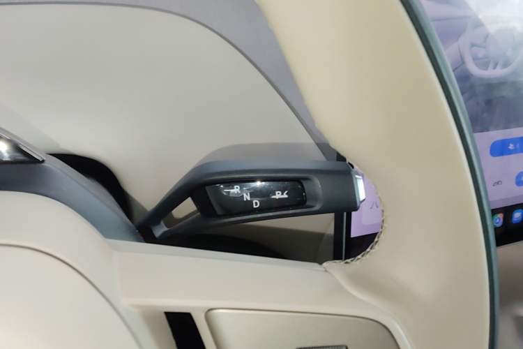 Used Xiaomi Auto YU7 2025 Ultra-Long Range High-Performance All-Wheel-Drive Max Edition Gear Lever