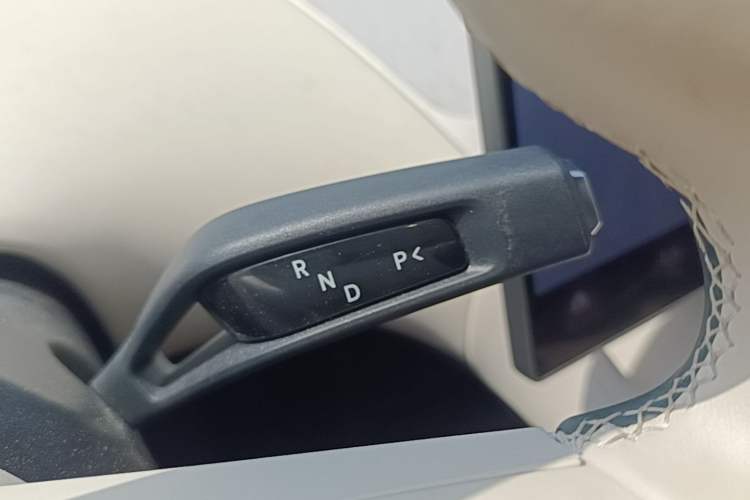 Used Xiaomi Auto YU7 2025 Ultra-Long Range High-Performance All-Wheel-Drive Max Edition Gear Lever