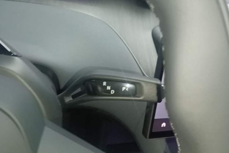 Used Xiaomi Auto YU7 2025 Ultra-Long Range High-Performance All-Wheel-Drive Max Edition Gear Lever