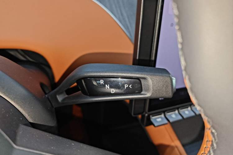 Used Xiaomi Auto YU7 2025 Ultra-Long Range Rear-Wheel Drive Version Gear Lever