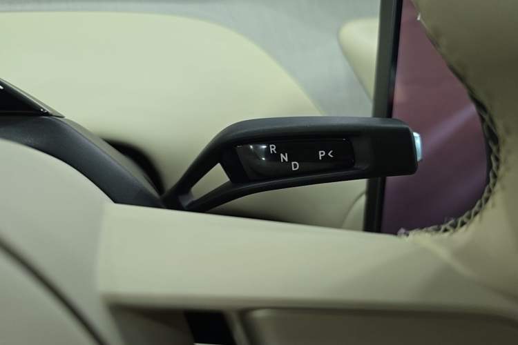 Used Xiaomi Auto YU7 2025 Ultra-Long Range Rear-Wheel Drive Version Gear Lever