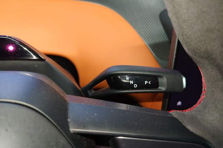 Used Xiaomi Auto YU7 2025 Ultra-Long Range High-Performance All-Wheel-Drive Max Edition Gear Lever