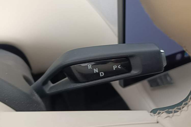 Used Xiaomi Auto YU7 2025 Ultra-Long Range High-Performance All-Wheel-Drive Max Edition Gear Lever