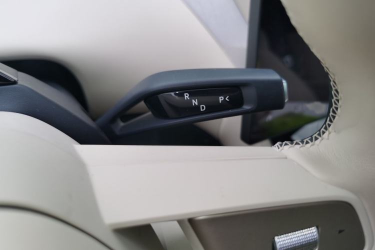 Used Xiaomi Auto YU7 2025 Ultra-Long Range Rear-Wheel Drive Version Gear Lever
