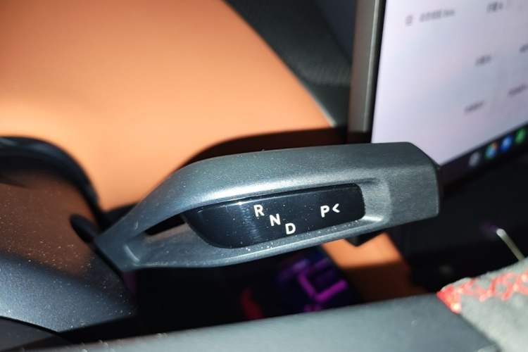 Used Xiaomi Auto YU7 2025 Ultra-Long Range High-Performance All-Wheel-Drive Max Edition Gear Lever