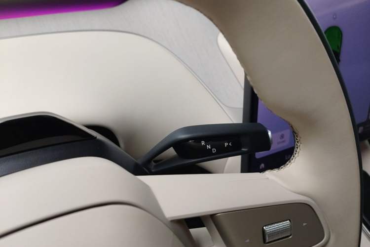 Used Xiaomi Auto YU7 2025 Ultra-Long Range High-Performance All-Wheel-Drive Max Edition Gear Lever