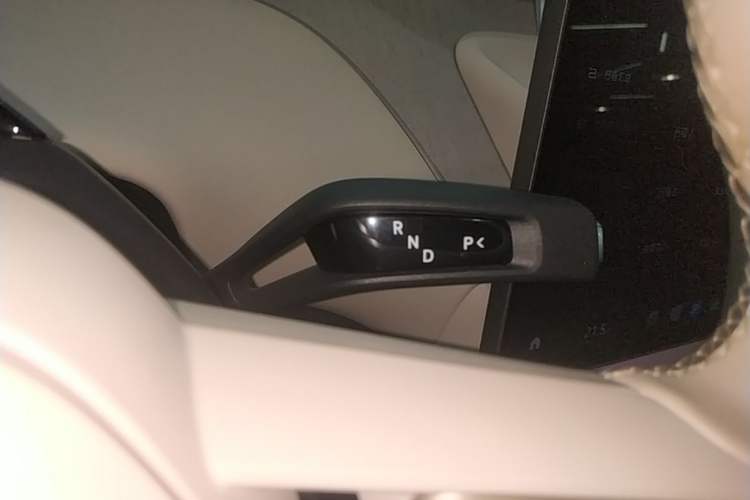 Used Xiaomi Auto YU7 2025 Ultra-Long Range High-Performance All-Wheel-Drive Max Edition Gear Lever