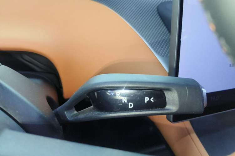 Used Xiaomi Auto YU7 2025 Ultra-Long Range High-Performance All-Wheel-Drive Max Edition Gear Lever