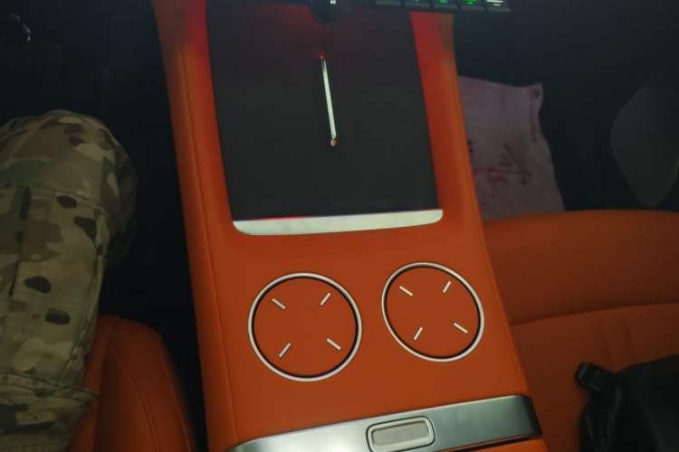 Used Xiaomi Auto YU7 2025 Ultra-Long Range High-Performance All-Wheel-Drive Max Edition Gear Lever