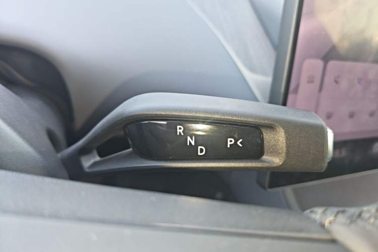 Used Xiaomi Auto YU7 2025 Ultra-Long Range Rear-Wheel Drive Version Gear Lever