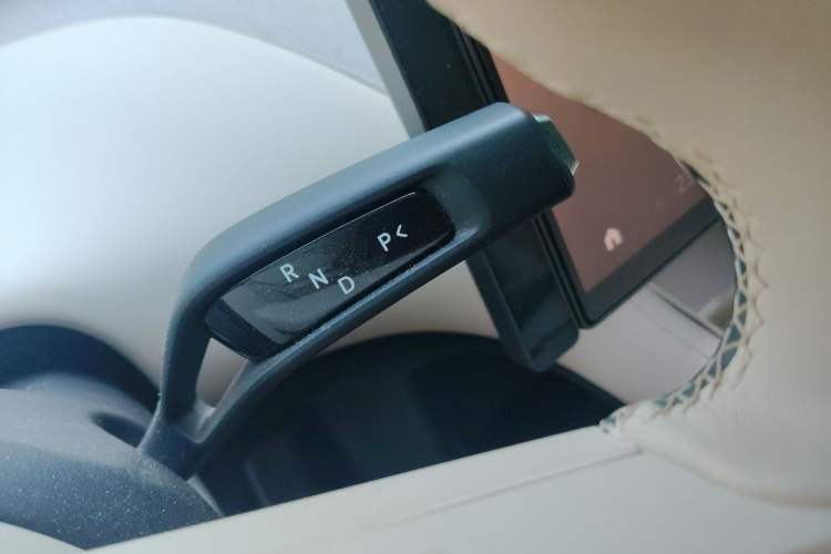Used Xiaomi Auto YU7 2025 Ultra-Long Range High-Performance All-Wheel-Drive Max Edition Gear Lever