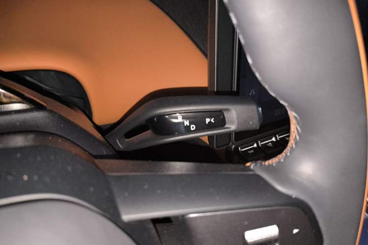Used Xiaomi Auto YU7 2025 Ultra-Long Range High-Performance All-Wheel-Drive Max Edition Gear Lever
