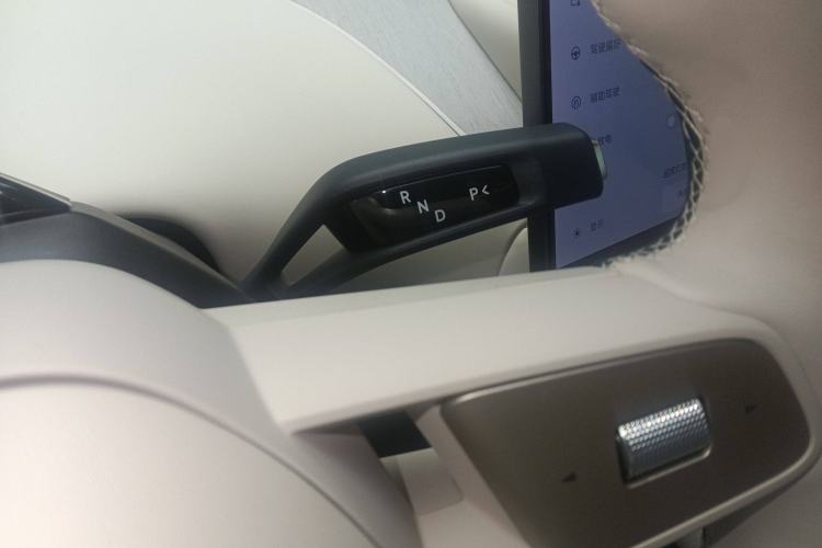 Used Xiaomi Auto YU7 2025 Ultra-Long Range Rear-Wheel Drive Version Gear Lever