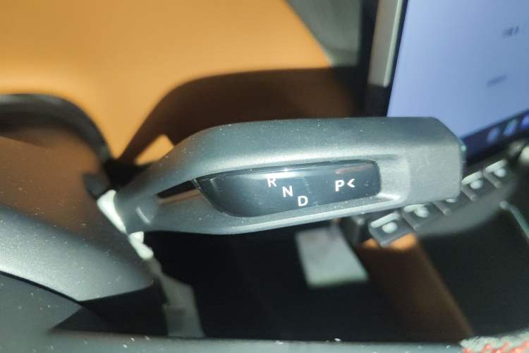 Used Xiaomi Auto YU7 2025 Ultra-Long Range High-Performance All-Wheel-Drive Max Edition Gear Lever