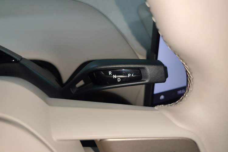 Used Xiaomi Auto YU7 2025 Ultra-Long Range All-Wheel Drive Pro Version Gear Lever