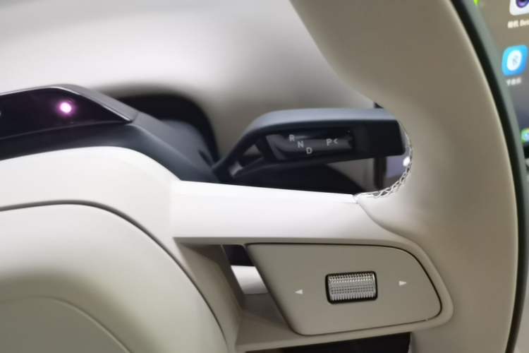 Used Xiaomi Auto YU7 2025 Ultra-Long Range High-Performance All-Wheel-Drive Max Edition Gear Lever