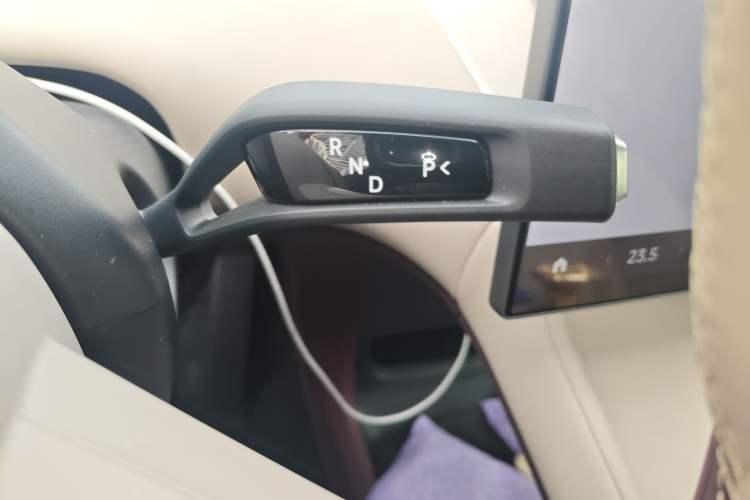 Used Xiaomi Auto YU7 2025 Ultra-Long Range Rear-Wheel Drive Version Gear Lever