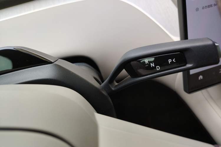 Used Xiaomi Auto YU7 2025 Ultra-Long Range High-Performance All-Wheel-Drive Max Edition Gear Lever