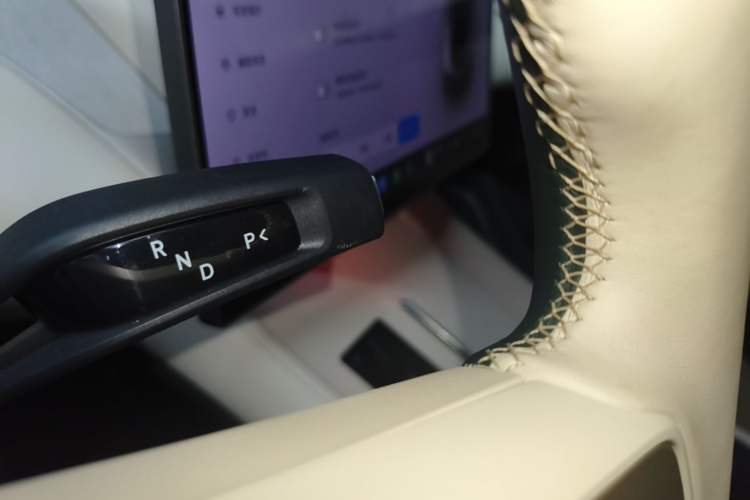 Used Xiaomi Auto YU7 2025 Ultra-Long Range High-Performance All-Wheel-Drive Max Edition Gear Lever