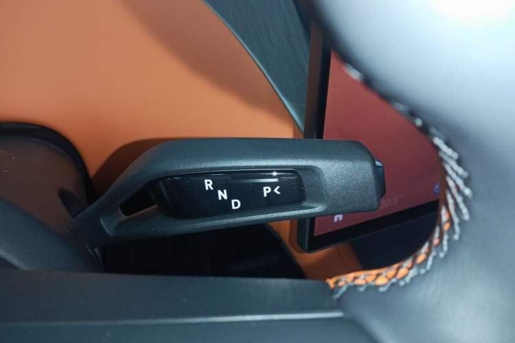 Used Xiaomi Auto YU7 2025 Ultra-Long Range High-Performance All-Wheel-Drive Max Edition Gear Lever