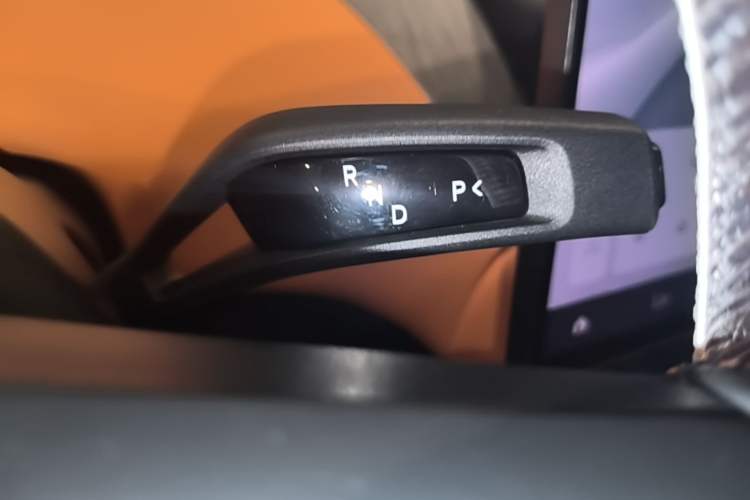 Used Xiaomi Auto YU7 2025 Ultra-Long Range Rear-Wheel Drive Version Gear Lever