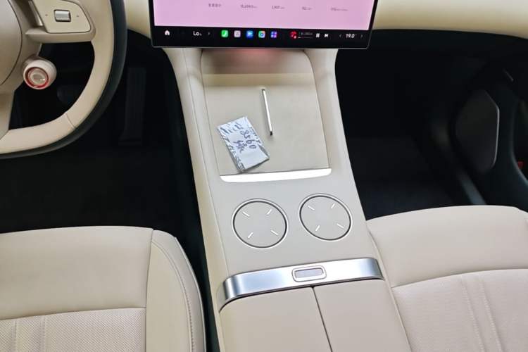 Used Xiaomi Auto YU7 2025 Ultra-Long Range High-Performance All-Wheel-Drive Max Edition Gear Lever