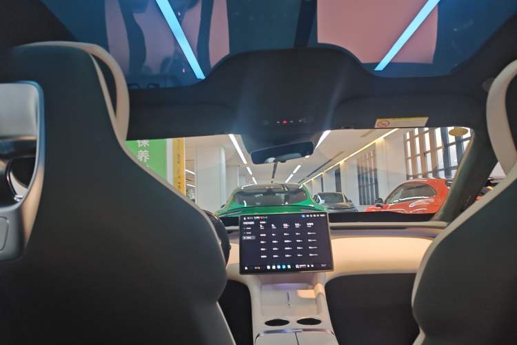 Used Xiaomi Auto YU7 2025 Ultra-Long Range High-Performance All-Wheel-Drive Max Edition Headliner