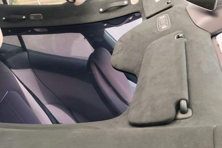 Used Xiaomi Auto YU7 2025 Ultra-Long Range High-Performance All-Wheel-Drive Max Edition Headliner