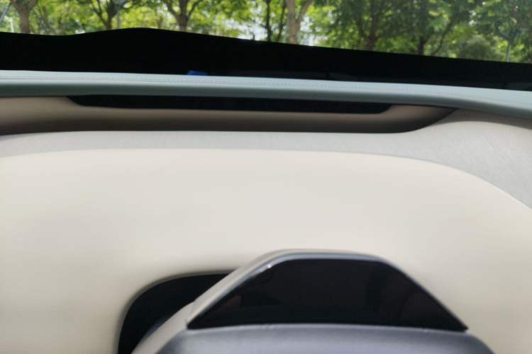 Used Xiaomi Auto YU7 2025 Ultra-Long Range High-Performance All-Wheel-Drive Max Edition Instrument Cluster