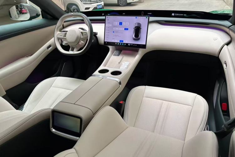 Used Xiaomi Auto YU7 2025 Ultra-Long Range Rear-Wheel Drive Version Interior 1