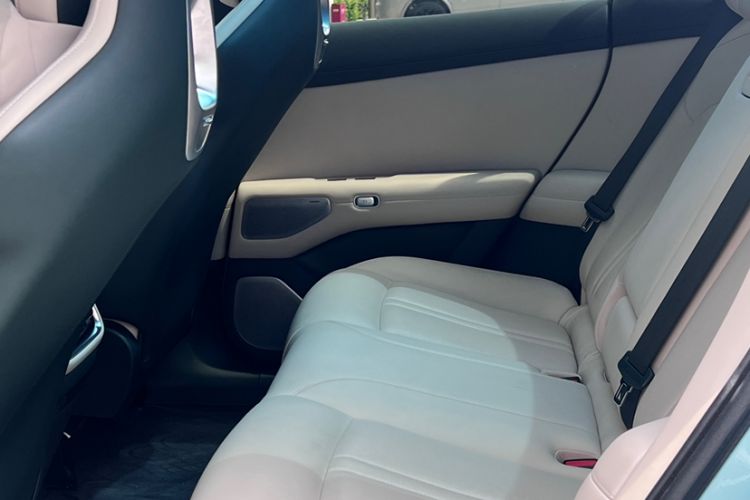 Used Xiaomi Auto YU7 2025 Ultra-Long Range High-Performance All-Wheel-Drive Max Edition Interior 1