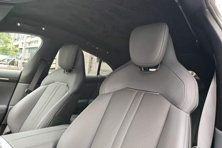 Used Xiaomi Auto YU7 2025 Ultra-Long Range Rear-Wheel Drive Version Interior 10