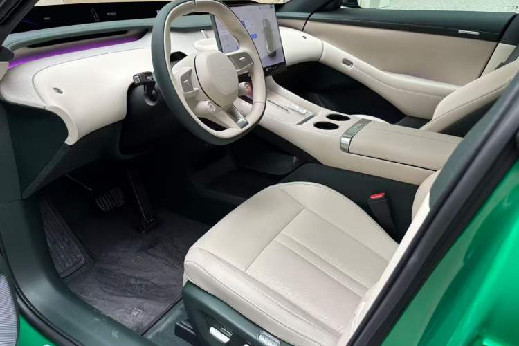 Used Xiaomi Auto YU7 2025 Ultra-Long Range Rear-Wheel Drive Version Interior 2