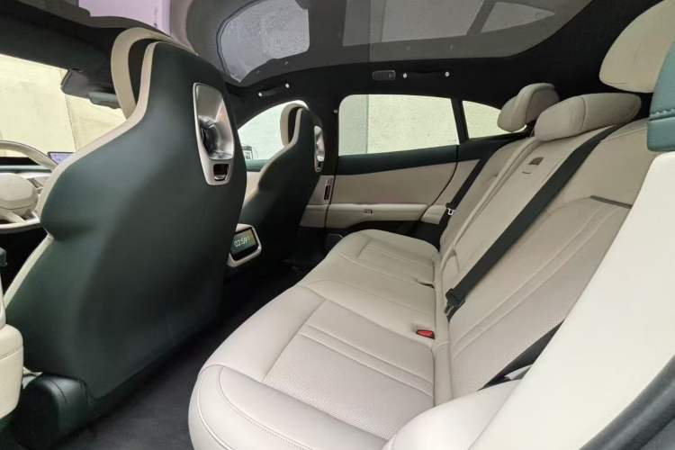 Used Xiaomi Auto YU7 2025 Ultra-Long Range Rear-Wheel Drive Version Interior 3