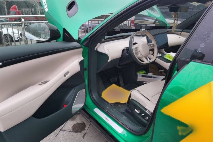 Used Xiaomi Auto YU7 2025 Ultra-Long Range Rear-Wheel Drive Version Interior 3