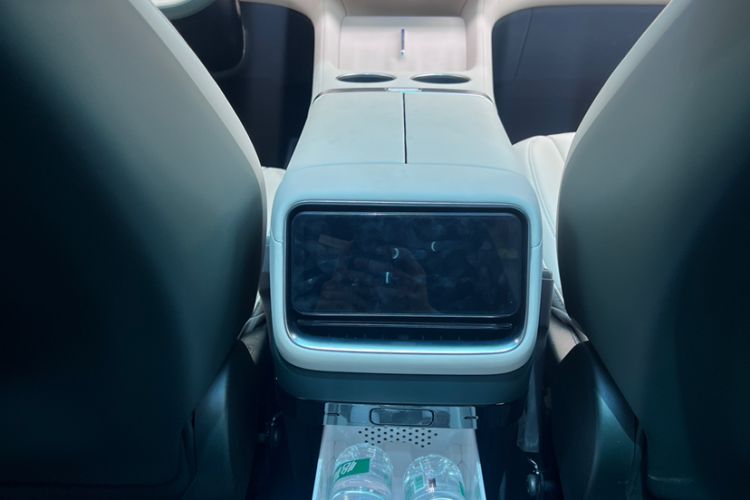Used Xiaomi Auto YU7 2025 Ultra-Long Range High-Performance All-Wheel-Drive Max Edition Interior 3
