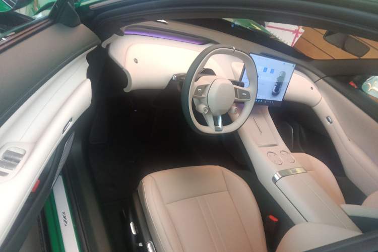 Used Xiaomi Auto YU7 2025 Ultra-Long Range Rear-Wheel Drive Version Interior 3