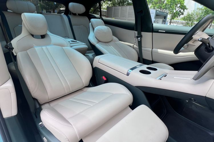 Used Xiaomi Auto YU7 2025 Ultra-Long Range High-Performance All-Wheel-Drive Max Edition Interior 4