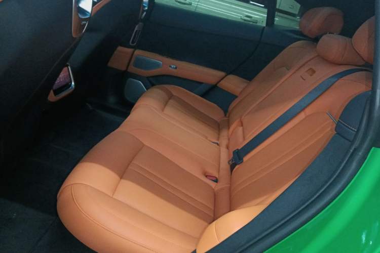 Used Xiaomi Auto YU7 2025 Ultra-Long Range High-Performance All-Wheel-Drive Max Edition Interior 4