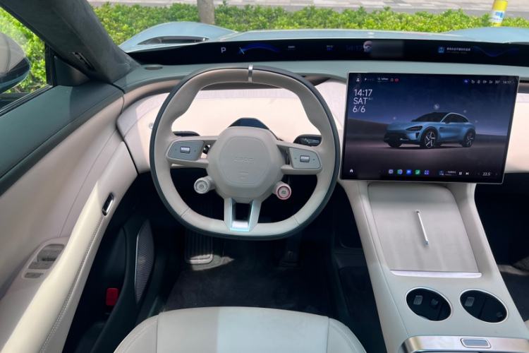 Used Xiaomi Auto YU7 2025 Ultra-Long Range High-Performance All-Wheel-Drive Max Edition Interior 5
