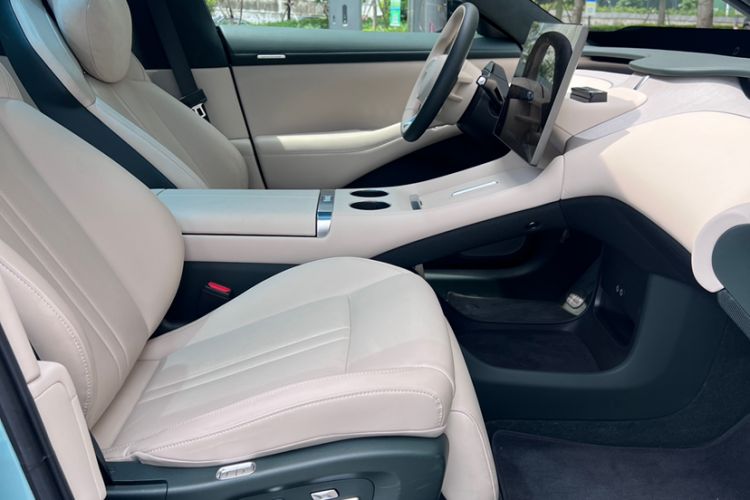 Used Xiaomi Auto YU7 2025 Ultra-Long Range High-Performance All-Wheel-Drive Max Edition Interior 6