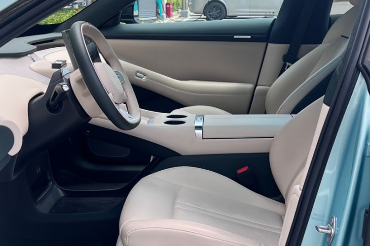 Used Xiaomi Auto YU7 2025 Ultra-Long Range High-Performance All-Wheel-Drive Max Edition Interior 8