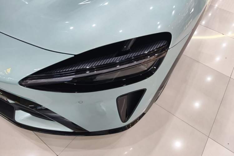 Used Xiaomi Auto YU7 2025 Ultra-Long Range High-Performance All-Wheel-Drive Max Edition Left Front Headlight