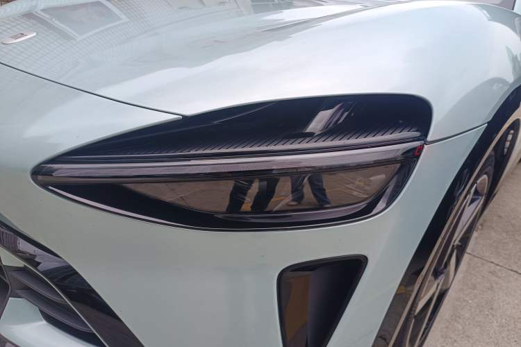 Used Xiaomi Auto YU7 2025 Ultra-Long Range Rear-Wheel Drive Version Left Front Headlight